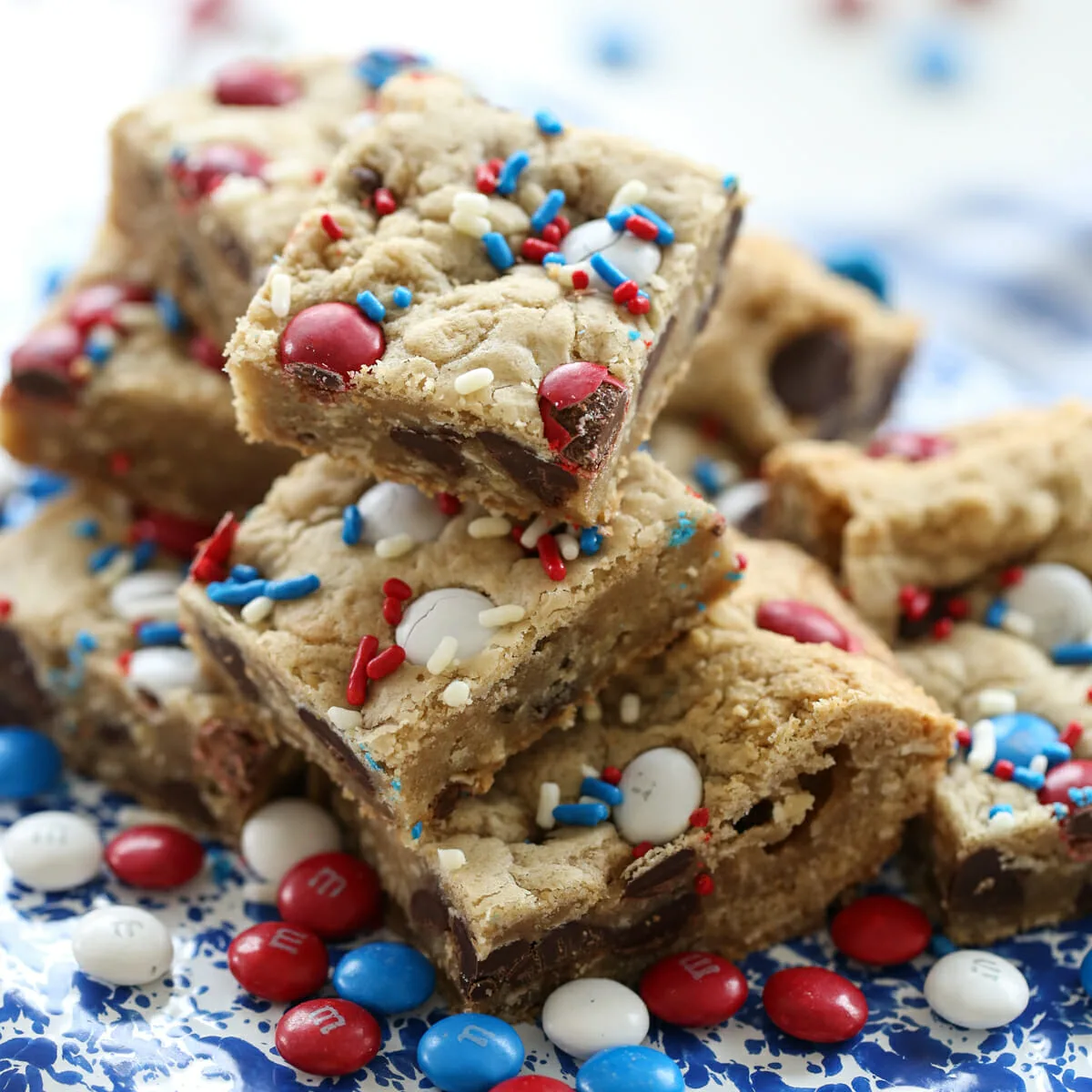 Oatmeal M&M Chocolate Chip Cookie Bars