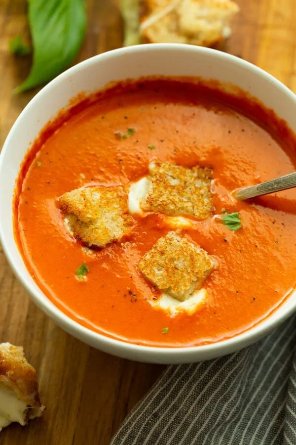 Roasted Tomato Basil Soup with Mini Grilled Cheese “Croutons” [+ Video]