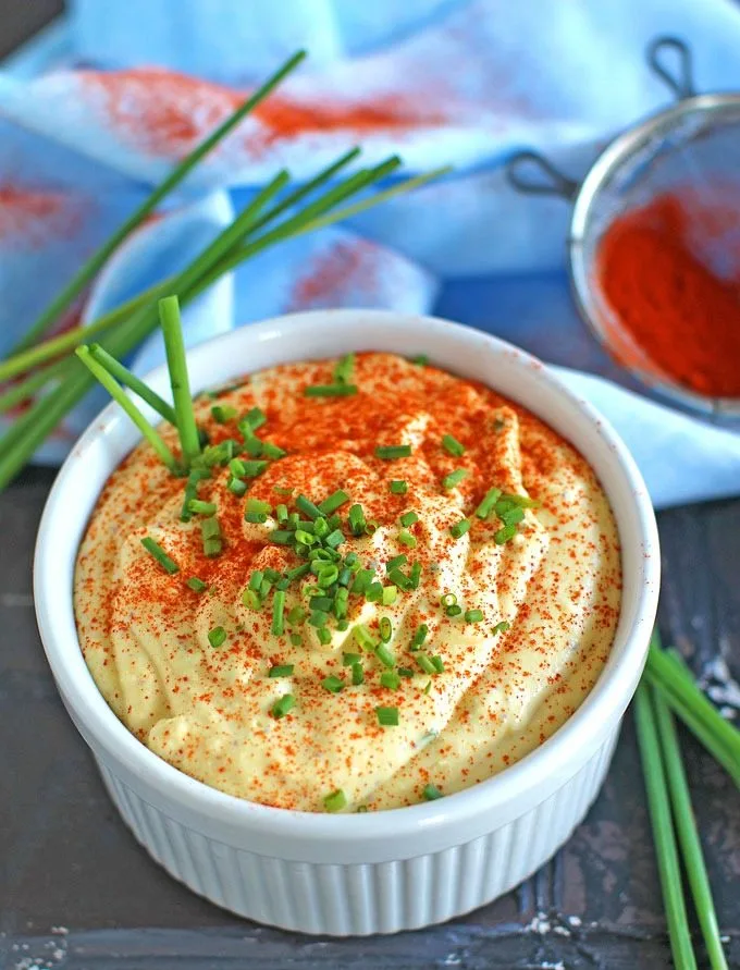 Deviled Eggs Dip with Chives and Paprika [VIDEO]