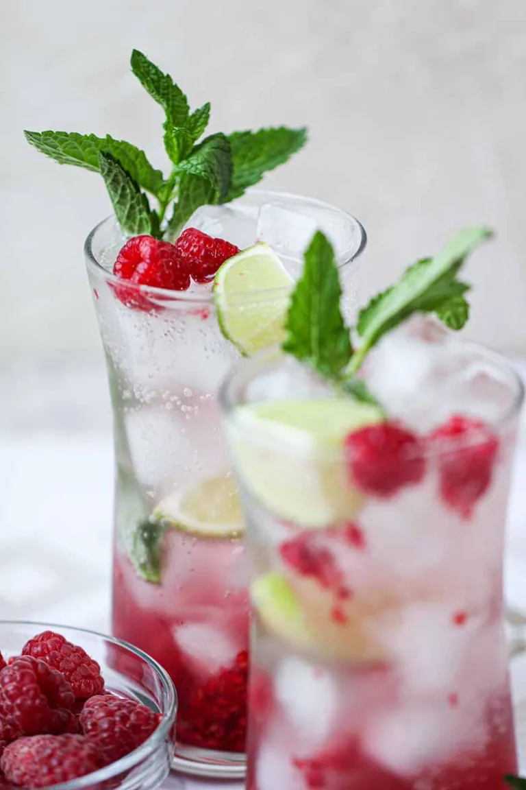 Non-alcoholic Raspberry Mojito Mocktail Recipe