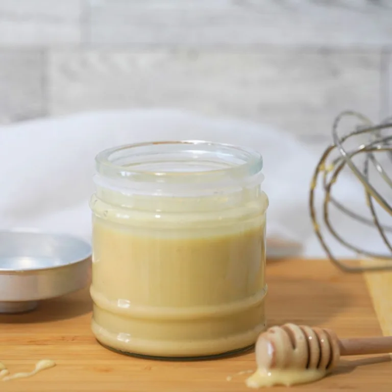 Easy Homemade Whipped Honey – 1 Ingredient