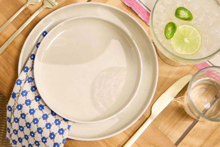 My 5 Favorite Outdoor Dinnerware Sets for Outdoor Entertaining