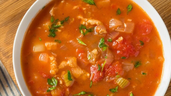 a bowl of Manhattan clam chowder